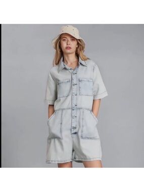 Umgee Light Wash Denim Short Overalls Romper Size M NWT